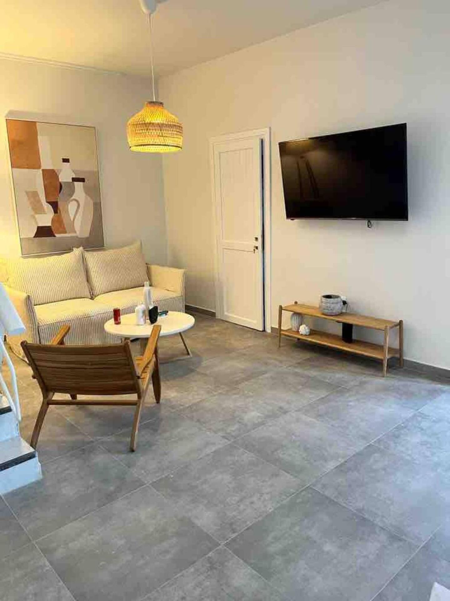 Emvatis Luxury Apartments E1 Kythnos